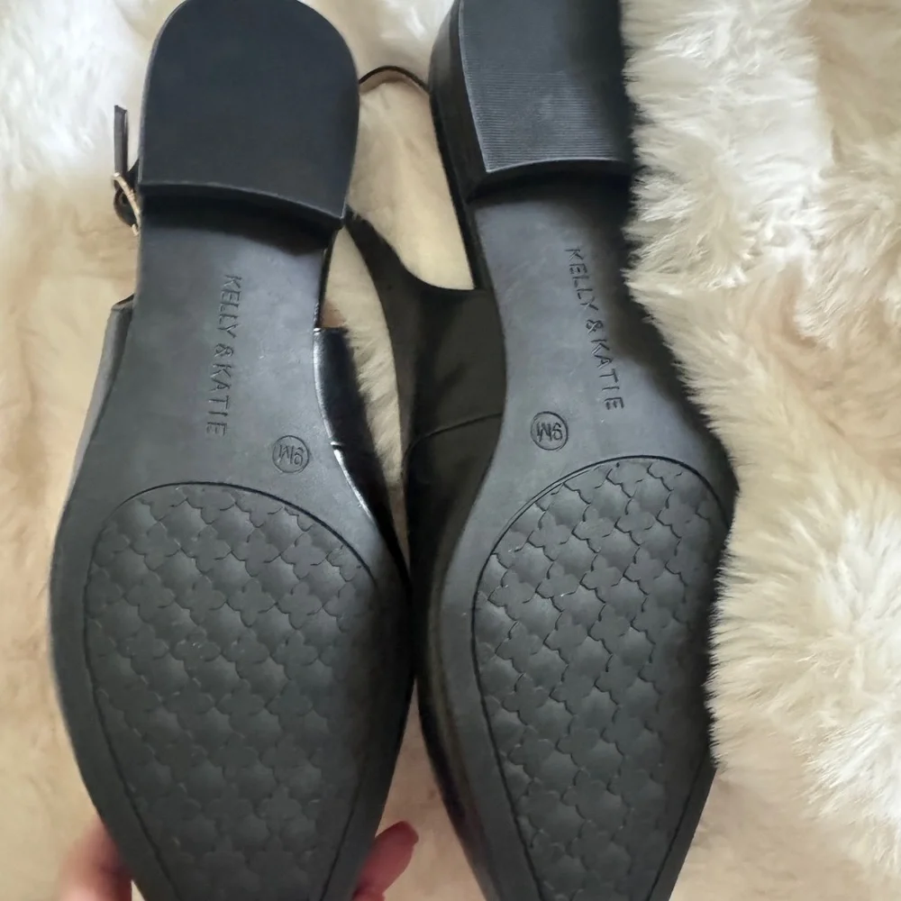 Kelly & Katie Black Pointed Slingback Flats - Picture 2 of 2